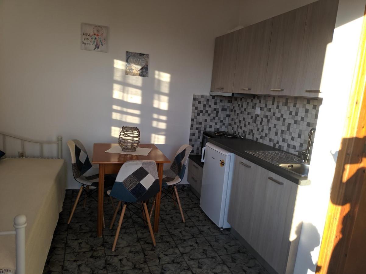 Tramonto Nel Delfini Apartamento Kini Exterior foto