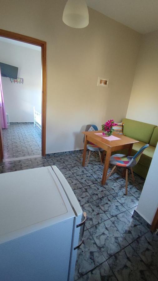 Tramonto Nel Delfini Apartamento Kini Exterior foto