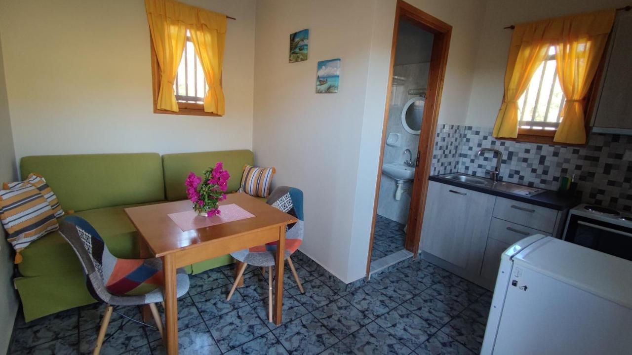Tramonto Nel Delfini Apartamento Kini Exterior foto