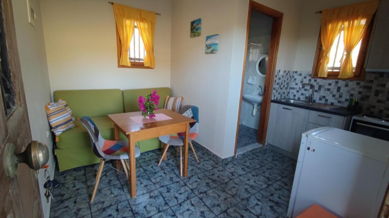 Tramonto Nel Delfini Apartamento Kini Exterior foto