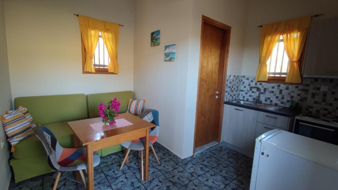 Tramonto Nel Delfini Apartamento Kini Exterior foto