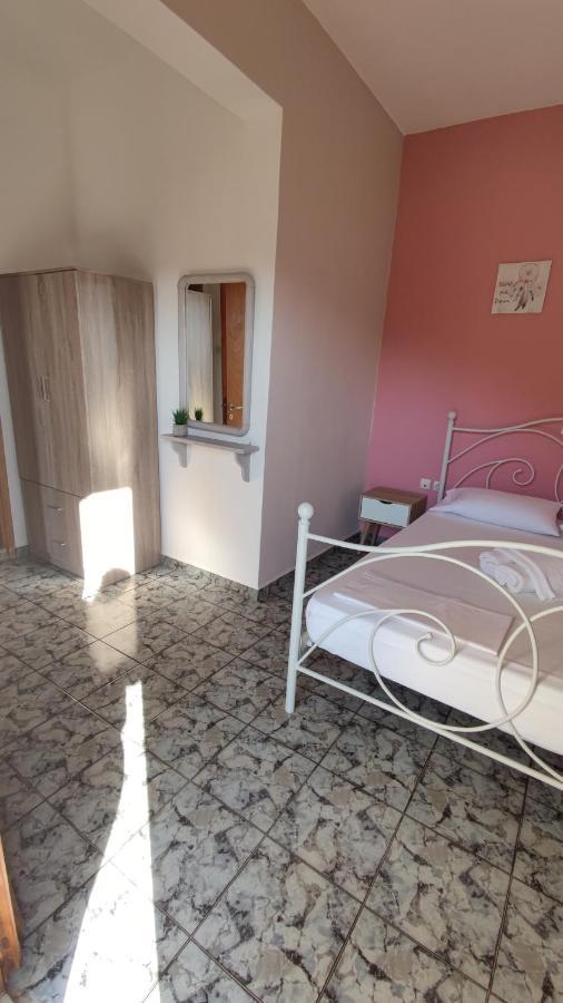 Tramonto Nel Delfini Apartamento Kini Exterior foto