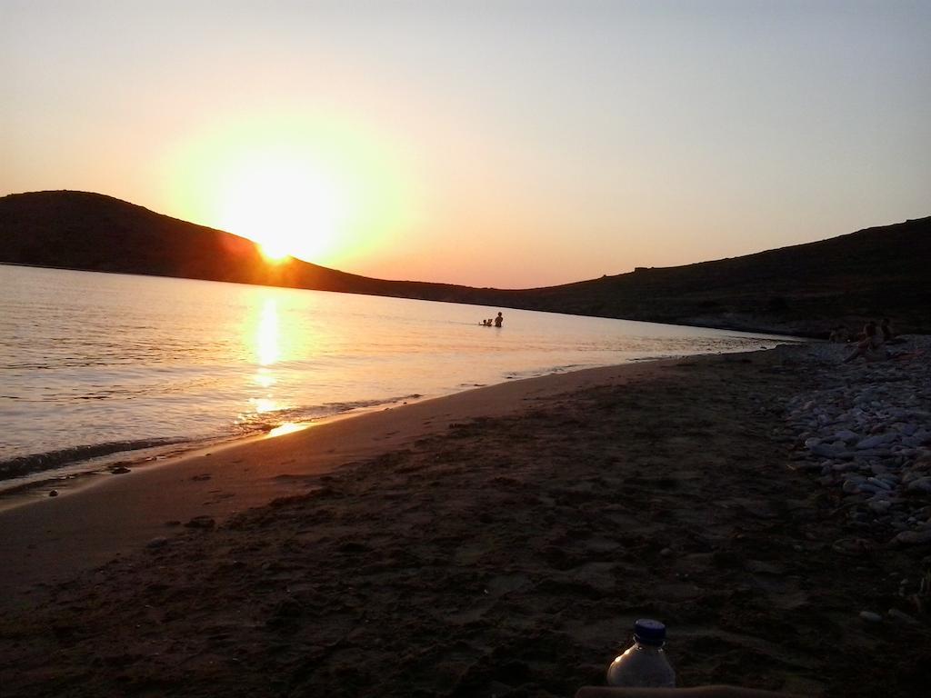 Tramonto Nel Delfini Apartamento Kini Exterior foto