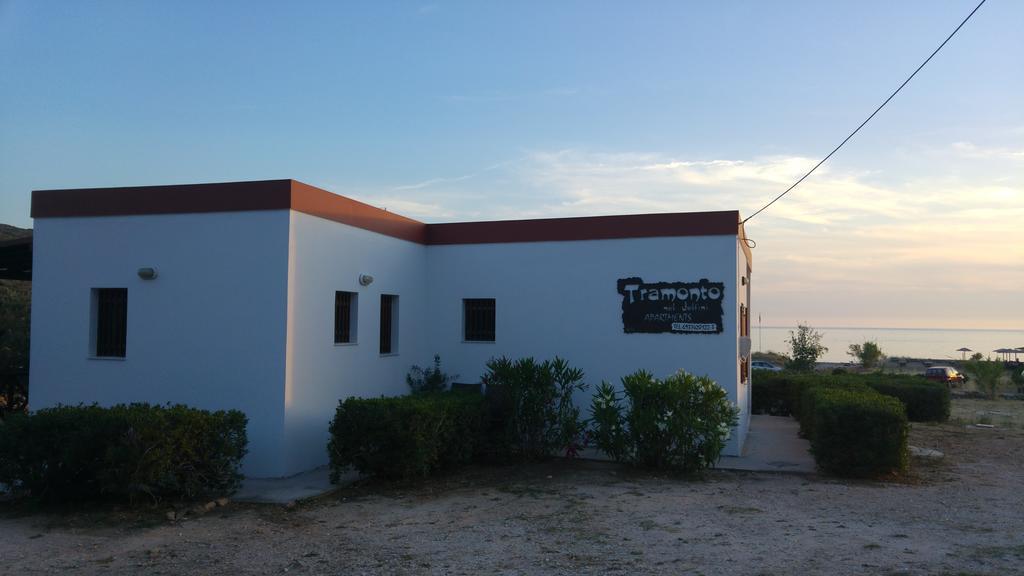 Tramonto Nel Delfini Apartamento Kini Exterior foto