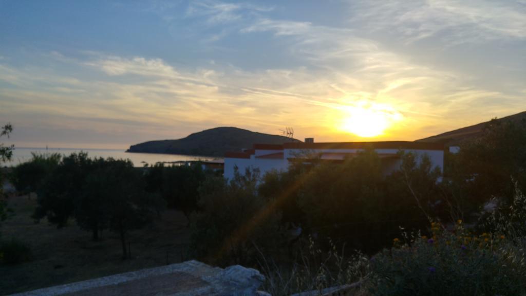 Tramonto Nel Delfini Apartamento Kini Exterior foto