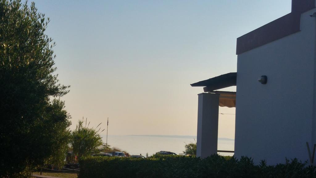 Tramonto Nel Delfini Apartamento Kini Exterior foto
