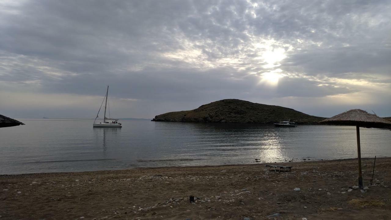 Tramonto Nel Delfini Apartamento Kini Exterior foto